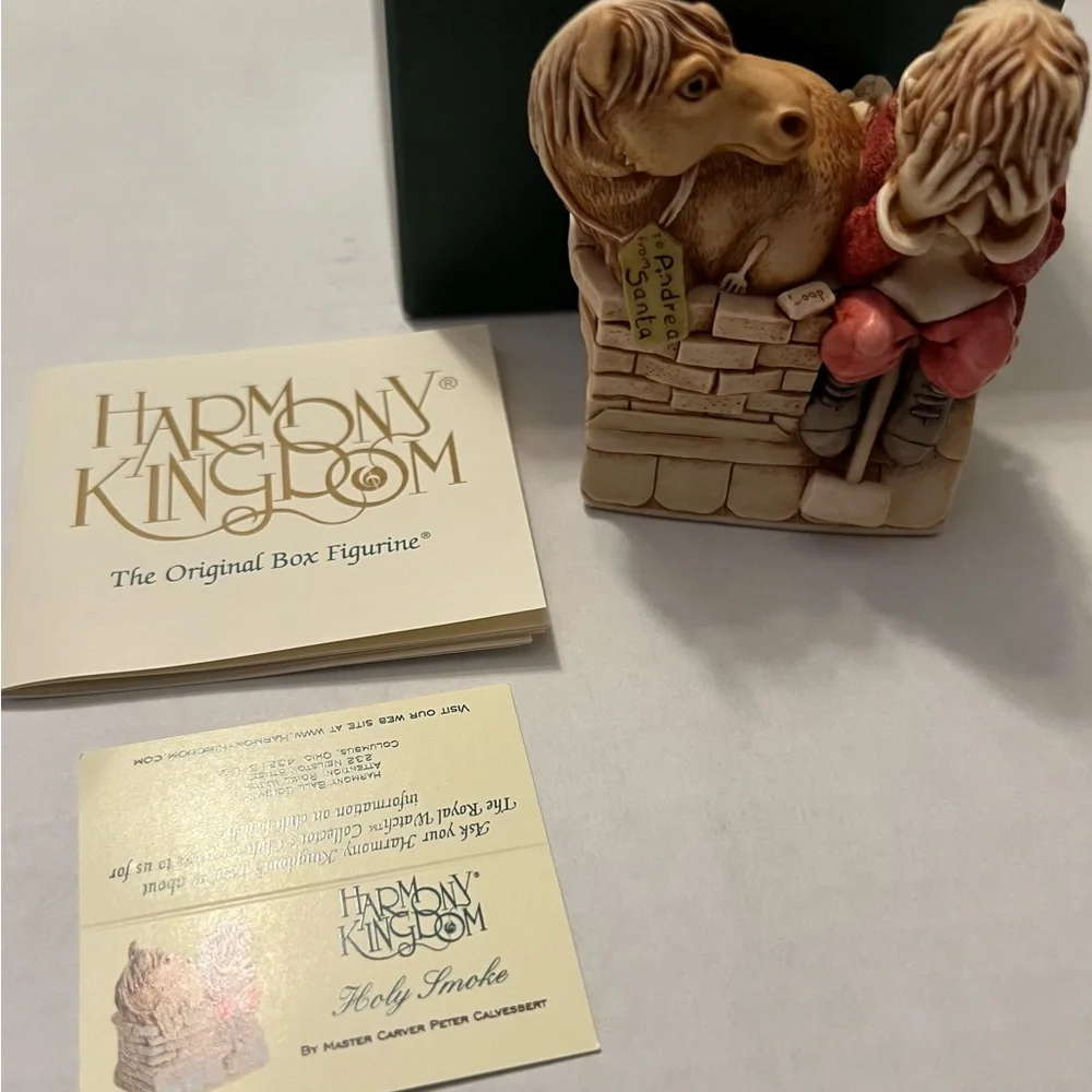 HarmonyKingdom “Holy Smoke” Santa Delivers House Chimney Christmas Box Figurine